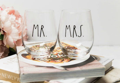 New Couples will Love this Cute Crockpot Wedding Gift